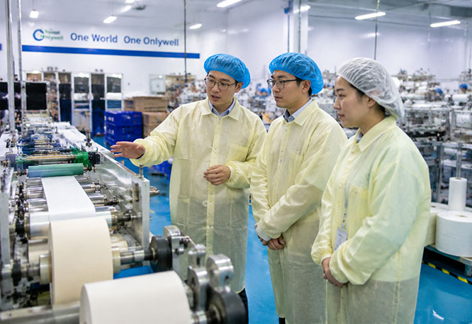 South Korean customer visits Onlywell factory to review sports medicine production.